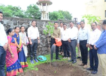 वृक्षारोपण मोहीम लोकचळवळ होण्याची गरज – आयुक्त डॉ सचिन ओम्बासे