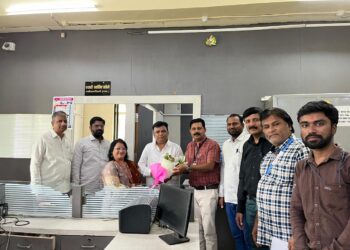 माध्यमिक शिक्षण विभागात विठ्ठल ढेपे, तर अधीक्षक संतोष फाटके यांनी स्वीकारला पदभार