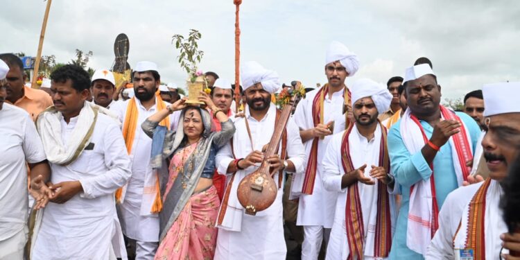 हरी नामाच्या गजरात संतश्रेष्ठ श्री ज्ञानेश्वर माऊलींच्या पालखीचे सोलापूर जिल्ह्यात आगमन