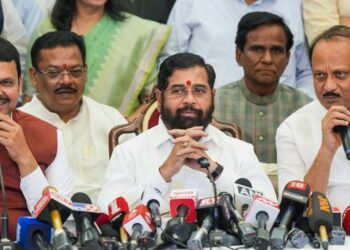 राज्यातील 903 योजनांची प्रशासकीय मान्यता रद्द ; फडणवीस सरकारचा धाडसी निर्णय