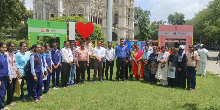 मनपा आयुक्त डॉ.सचिन ओंबासे यांचे हस्ते पर्यावरण सेल्फी फोटो बुथचे उदघाटन
