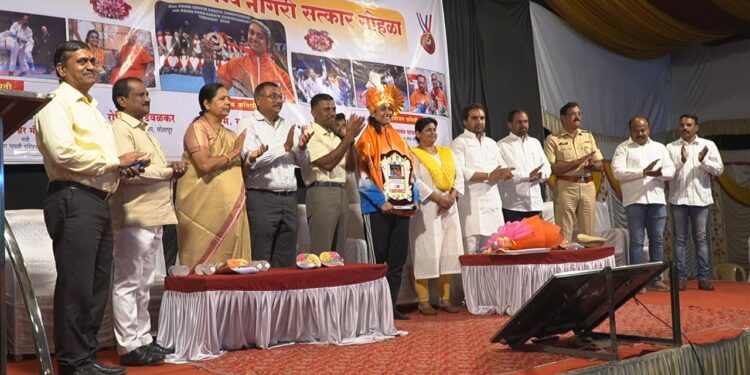 पोलीस आयुक्त एम राजकुमार यांच्या हस्ते आशियाई कराटे मधील पदकविजेती भुवनेश्वरीचा भव्य नागरी सत्कार सोहळा संपन्न