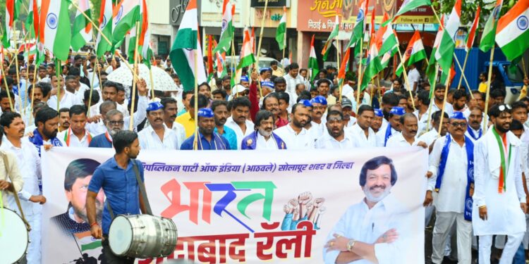 देशभक्तिपूर्ण घोषणा देत सोलापुरात निघाली भारत जिंदाबाद रॅली…