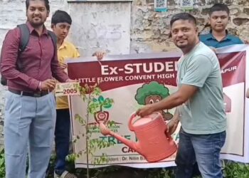 लिटल फ्लावर्स स्कूलमध्ये माजी विद्यार्थ्यांनी केले 46 झाडांचे वृक्षारोपण