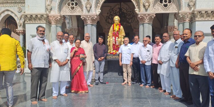 सोलापूर महापालिकेच्या इंद्रभुनाचे संस्थापक आप्पासाहेब वारद यांच्या नावाने महापालिका कर्मचाऱ्यांना पुरस्कार देणार..