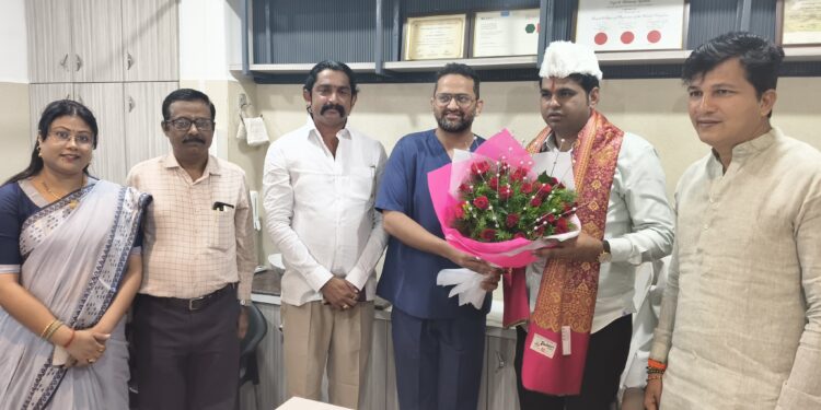 मुख्यमंत्री सहायता निधीचे रामेश्वर नाईक यांनी दिली आधार हॉस्पिटला सदिच्छा भेट..