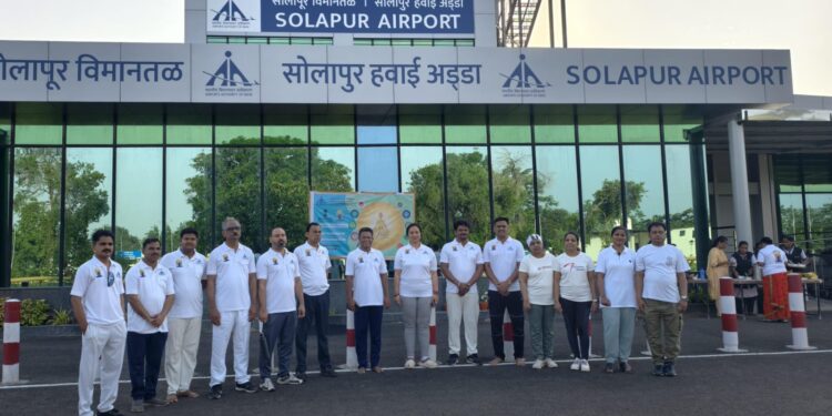 आंतरराष्ट्रीय योग दिन सोलापूर विमानतळावर उत्साहात साजरा…