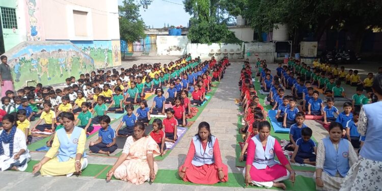 राज मेमोरियल इंग्लिश स्कूलमध्ये आंतरराष्ट्रिय योग दिवस साजरा..