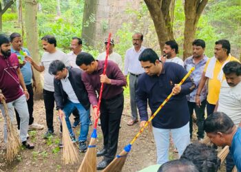 महास्वच्छता अभियानातून खंदक बाग अन् हुतात्मा बागेला आले ‘ अच्छे दिन’…