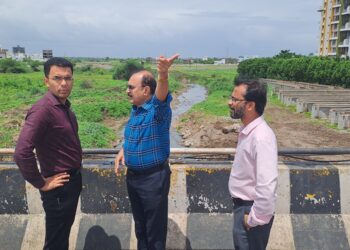आयुक्त डॉ. सचिन ओंबासे यांनी आज बाळे येथील आदिला नदीची पाहणी केली….