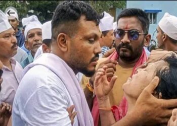 विमान अपघातातून वाचलेल्या विश्वास कुमार यांना रुग्णालयातून डिस्चार्ज