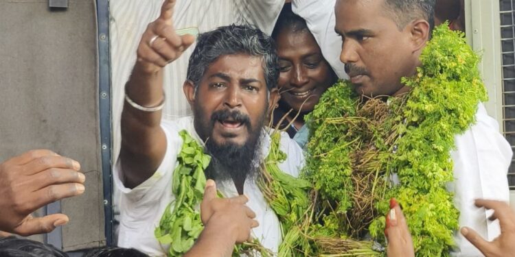 ७० फूट भाजी मंडई विक्रेत्यांच्या प्रश्नी उपमुख्यमंत्री एकनाथ शिंदे यांच्या आश्वासनाची अंमलबजावणी करा.