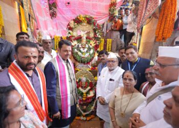 संत नामदेव महाराजांच्या पायरी येथे मुख्यमंत्र्यांच्या हस्ते महाआरती