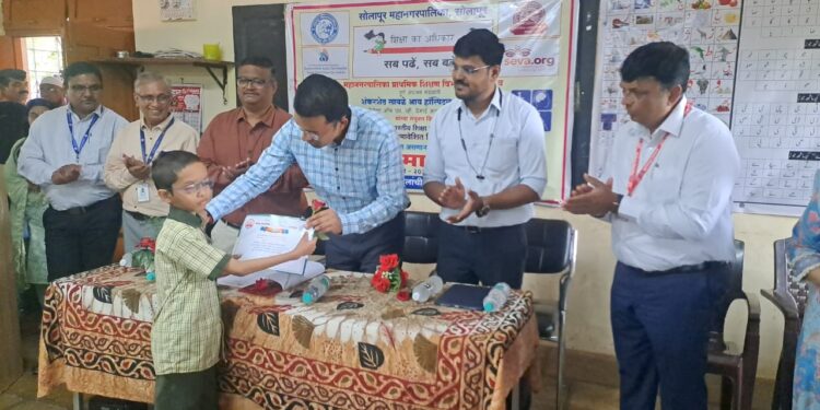 सोलापूर महापालिकेत विशेष गरजांच्या ३५७ विद्यार्थ्यांसाठी दृष्टी मूल्यमापन शिबिर यशस्वीपणे पार पडले…