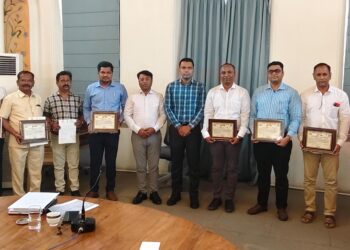 सोलापूर महापालिकेत उत्कृष्ट काम करणाऱ्या अधिकाऱ्यांचा आयुक्तांनी केला गौरव…