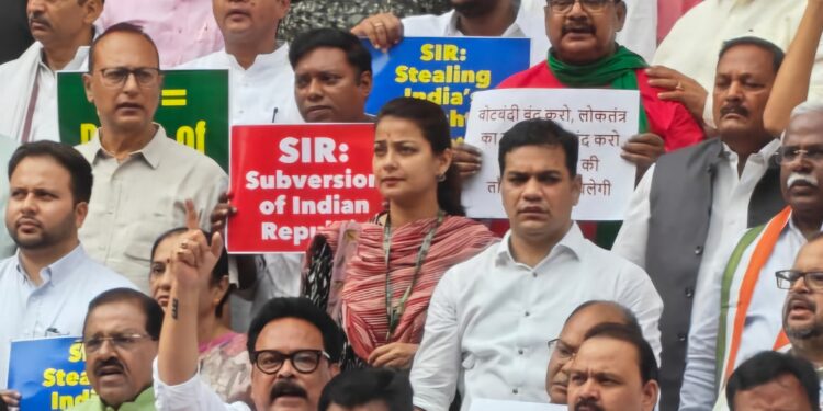 SIR (special intensive Revision) प्रक्रिया तात्काळ रद्द करण्याची मागणी