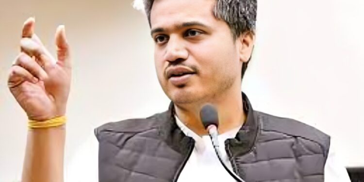 ED चे अधिकारी बिचारे आदेशाचे धनी – आ.रोहित पवार..