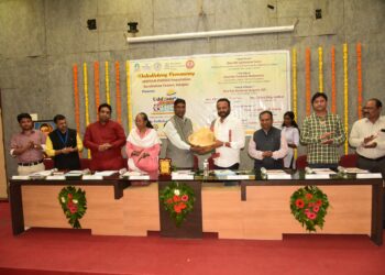 शिक्षकांनी विद्यार्थ्यांमधील कौशल्य शोधून त्यांना घडवावे: पालकमंत्री गोरे