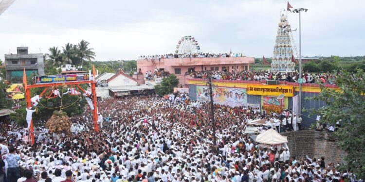 अरणमध्ये रंगला ‘श्रीफळहंडी’चा सोहळा, संत सावता माळींची पुण्यतिथी उत्सहात साजरी
