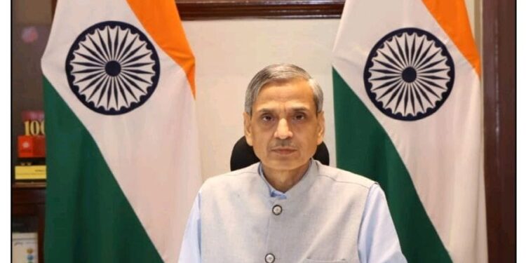 मध्य रेल्वेचे महाव्यवस्थापक धर्मवीर मीना यांनी पश्चिम रेल्वेचे महाव्यवस्थापक म्हणून अतिरिक्त कार्यभार स्विकारला
