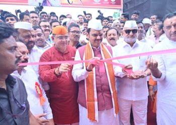 माहिती व जनसंपर्क महासंचालनालय आयोजित ‘संवाद वारी’ प्रदर्शनाला मुख्यमंत्री देवेंद्र फडणवीस यांची भेट