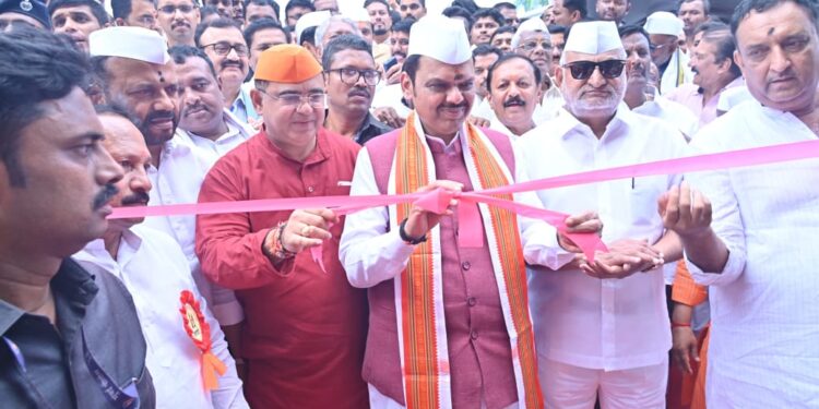 माहिती व जनसंपर्क महासंचालनालय आयोजित ‘संवाद वारी’ प्रदर्शनाला मुख्यमंत्री देवेंद्र फडणवीस यांची भेट