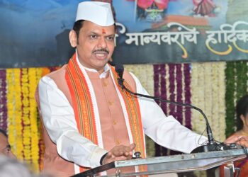 बा विठ्ठला… बळीराजाला सुखी व समाधानी ठेव, राज्यावरील संकटे दूर कर, सर्वांनाच सन्मार्गाने जगण्याची सुबुद्धी दे-मुख्यमंत्र्यांचे विठ्ठल चरणी साकडे