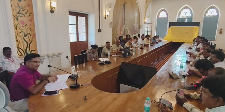 शहरातील मोकाट जनावरांवर नियंत्रणासाठी सोलापूर महानगरपालिका आपत्ती व्यवस्थापन अंतर्गत बैठक…