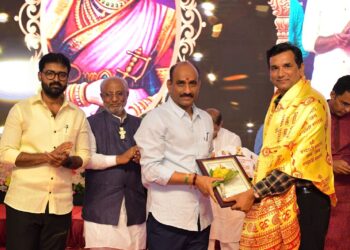 सोलापूर विद्यापीठाचे कायदा अधिकारी खैरदी ‘गुणीजन गौरव’ पुरस्काराने सन्मानित…