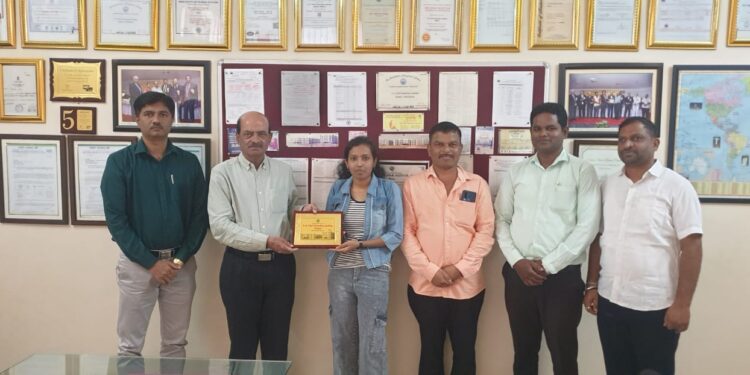 जिद्द आणि कष्टाच्या बळावर श्वेता झाली अधिकारी…ए. जी. पाटील तंत्रनिकेतनकडून सत्कार…