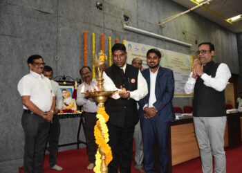 शालेय विद्यार्थ्यांवर संशोधन, कौशल्य, उद्यमशीलतेचे संस्कार करा- कुलगुरू..