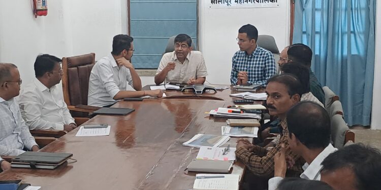 सोलापुरातील प्राणी संग्रहालयाबाबत प्रवीण सिंह परदेशी यांनी घेतली बैठक…