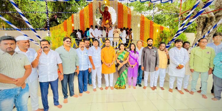 साहित्यरत्न अण्णाभाऊ साठे यांना स्मृतिदिनानिमित्त राष्ट्रवादीच्या वतीने अभिवादन..