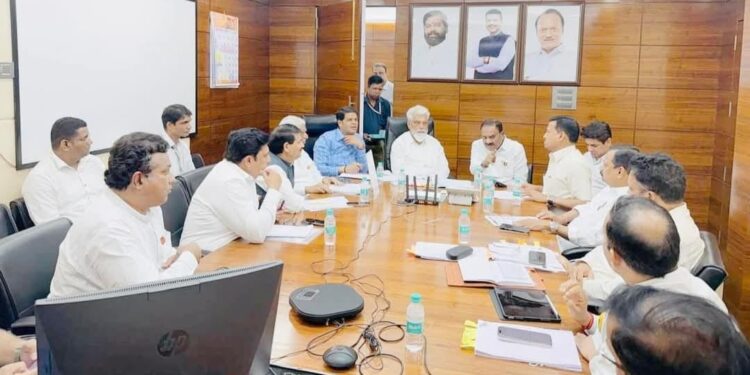 शिक्षण मंत्र्यांनी लावली बैठक ;शिक्षक आमदार जयंत आसगावकर यांनी मांडल्या या अडचणी