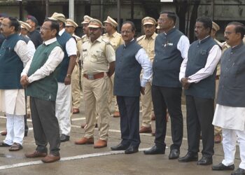 सोलापूरमध्ये ‘हर घर तिरंगा’ अभियानांतर्गत भव्य रॅलीचे आयोजनविद्यार्थ्यांच्या सहभागातून देशाभिमानाचा संदेश