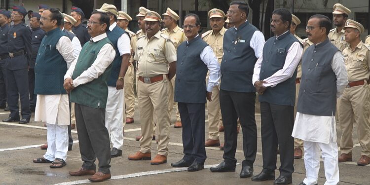 सोलापूरमध्ये ‘हर घर तिरंगा’ अभियानांतर्गत भव्य रॅलीचे आयोजनविद्यार्थ्यांच्या सहभागातून देशाभिमानाचा संदेश