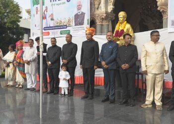 सोलापूर महापालिकेच्या इंद्र भुवन इमारती समोर थाटात संपन्न झाला स्वातंत्र्य दिन…
