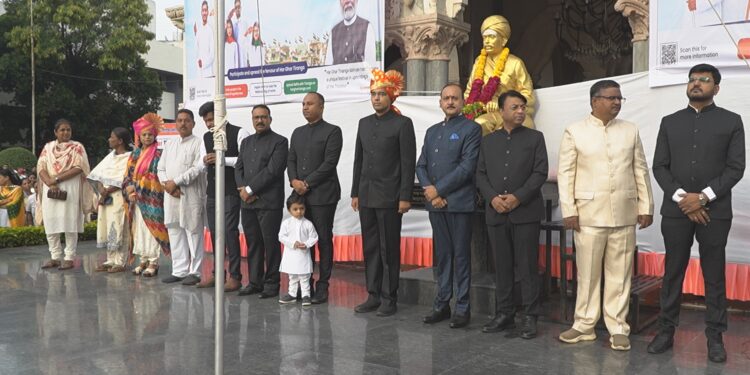 सोलापूर महापालिकेच्या इंद्र भुवन इमारती समोर थाटात संपन्न झाला स्वातंत्र्य दिन…