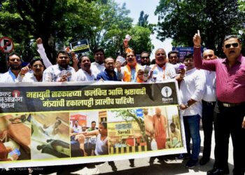 शिवसेना उद्धव बाळासाहेब ठाकरे पक्षाच्या वतीने भ्रष्ट मंत्र्यांविरोधात जनआक्रोश आंदोलन