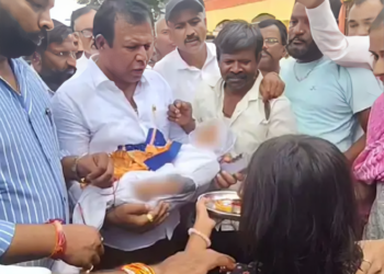ताई सकाळी राखी बांध, गिफ्ट देईन:पण बिबट्याच्या हल्ल्यात 3 वर्षांच्या आयुषचा मृत्यू, बहिणीने थंड हातावर राखी बांधून दिला अखेरचा निरोप