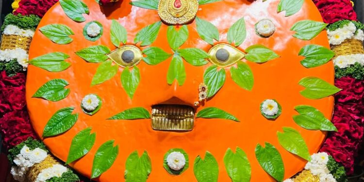 साडेतीन शक्तीपीठा पैकी येडेश्वरी देवीची नारळी पौर्णिमाला यात्रा