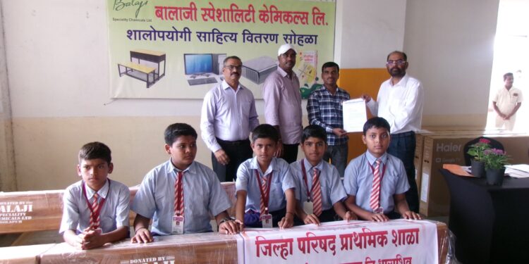 सोलापूर आणि धाराशिव जिल्ह्यातील एकूण २५ शाळा, त्या पैकी ११ जिल्हा परिषद शाळांना बालाजी स्पेशालिटी केमिकल्सकडून संगणक, स्मार्ट टीव्ही आणि बेंचेसची मदत