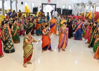 नाच ग घुमा ग्रुप : व्यसन, कचरा, वाहतूक अन् स्वच्छतेबद्दल जनजागृती‎…