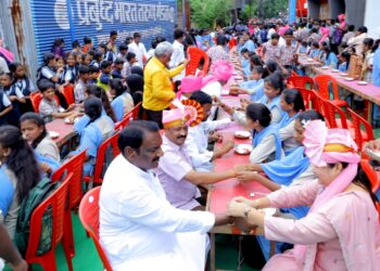 राष्ट्रवादीचे आनंद चंदनशिवे यांच्या पुढाकारातून हजारो विद्यार्थ्यांचा सामुदायिक रक्षाबंधन महासोहळा संपन्न…