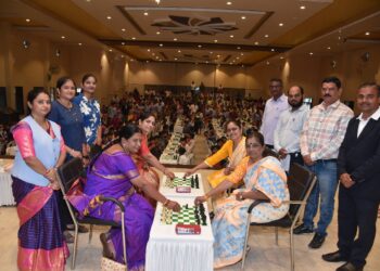 राज मेमोरियल इंग्लिश स्कूल आयोजित शिक्षण महर्षी स्वर्गीय विष्णुपंत तात्यासाहेब कोठे स्मृती चषक बुद्धिबळ स्पर्धेचे उद्घाटन
