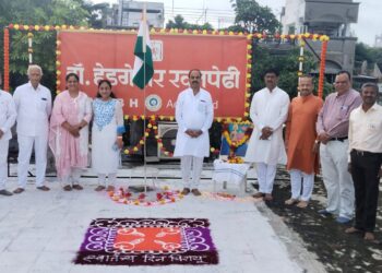 15 ऑगस्ट निमित्त डॉ. हेडगेवार रक्तपेढी येथे झेंडावंदन