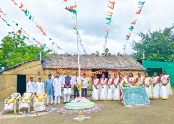 स्कायलार्क इंग्लिश मीडियम स्कूल मध्ये स्वातंत्र्य दिन उत्साहपूर्ण वातावरणात साजरा….