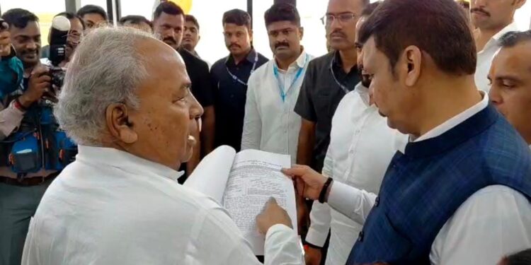 गोदुताई परुळेकर वसाहतीसाठी १४१ कोटींच्या निधीची मागणी; मा. मुख्यमंत्री यांचे ठोस आश्वासन