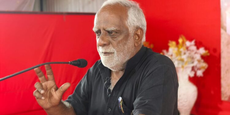 ज्येष्ठ हिंदी साहित्यिक व भारताचा कम्युनिस्ट पक्ष (मार्क्सवादी) केंद्रीय समिती सदस्य कॉ. बादल सरोज यांचे अभ्यास शिबिरातील मार्गदर्शन