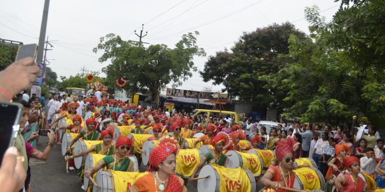सलग २४ व्या वर्षी इंडियन मॉडेल स्कूलमध्येगणरायाचे जल्लोषात स्वागत…